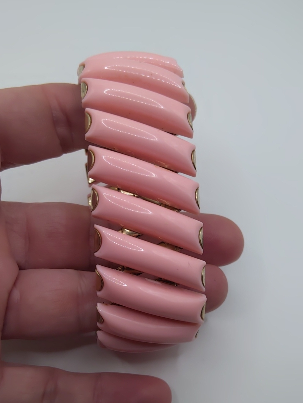 Bergere Pink Lucite Accordian Stretch Bracelet Vintage Sz 5.5-7.5 - Picture 4 of 7